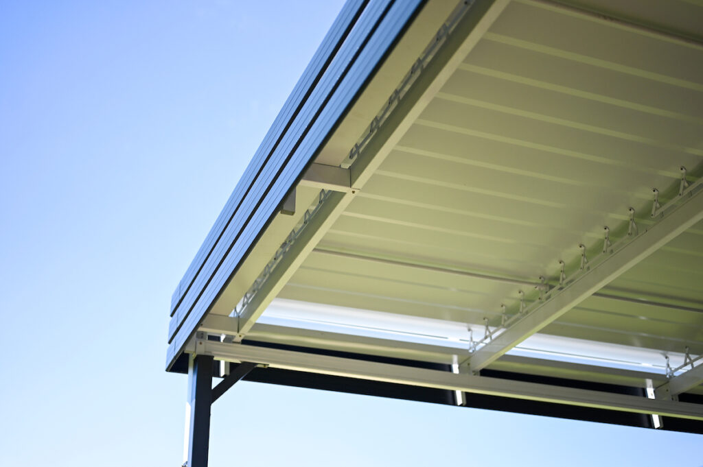 8 advantages of having an adjustable louvre awning in your home 3 All Seasons 01