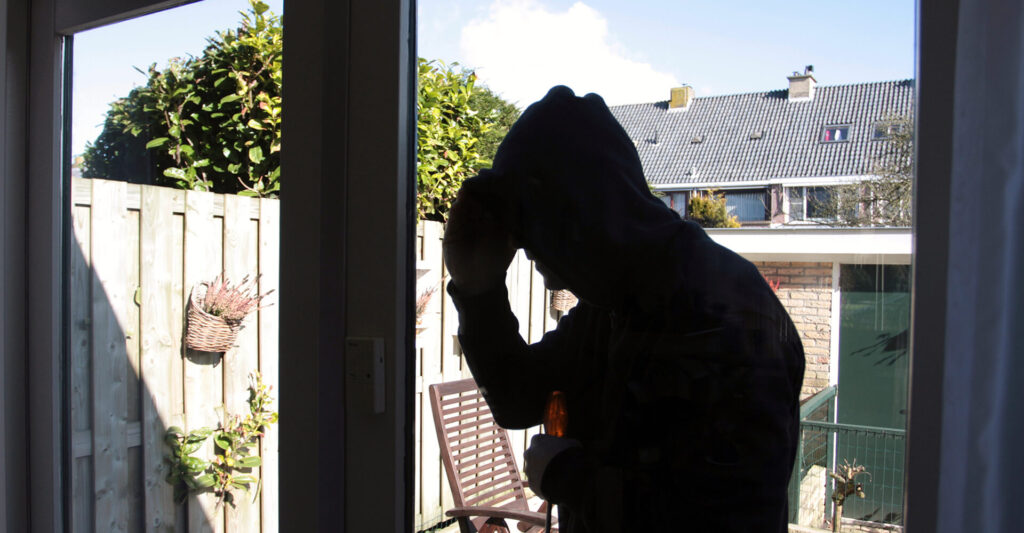 Going away for the weekend? Burglar proof your home 10 Blog Articels 07 09 1 1