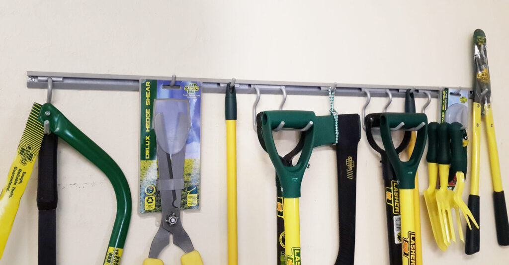 10 ways to use hooks in your home to stay organised 8 Blog Article Sept 21